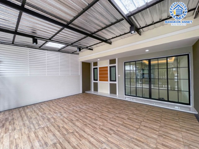 *****ทาวน์เฮ้าส์มือสองย่านนนทบุรี ม.ทรายทองนิเวศน์ ติวานนท์ บนเนื้อที่ 24 ตร.ว. ฟังก์ชัน 3 ห้องนอน 2 ห้องน้ำ 2 ที่จอดรถ บ้านรีโนเวทสไตล์มินิมอล พร้อมเข้าอยู่ ใกล้ห้าแยกปากเกร็ด, เซ็นทรัลแจ้งวัฒนะ, เซ็นทรัลรัตนาธิเบศร์ และรถไฟฟ้าสายสีชมพู "สถานีสามัคคี"...